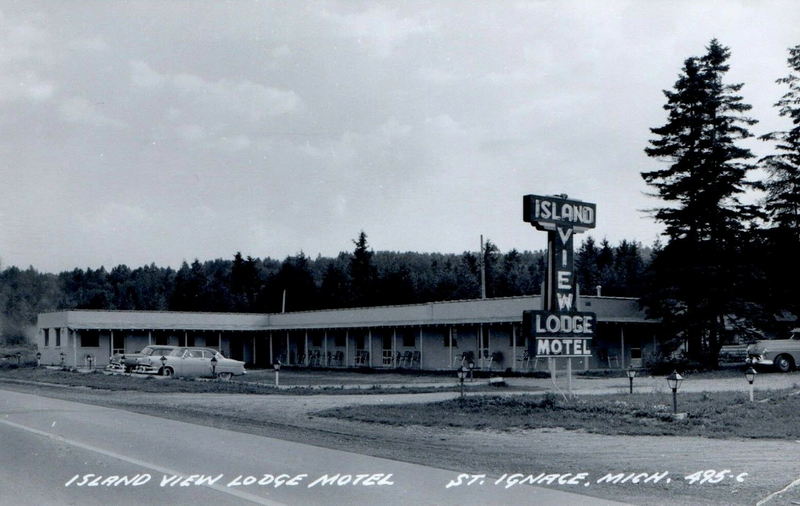 Chalet North Motel (Island View Lodge Motel) - Old Photo (newer photo)